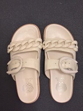 NWOT Vince Camuto Kenendys White Leather Chain Slide Sandals - Size 7.5